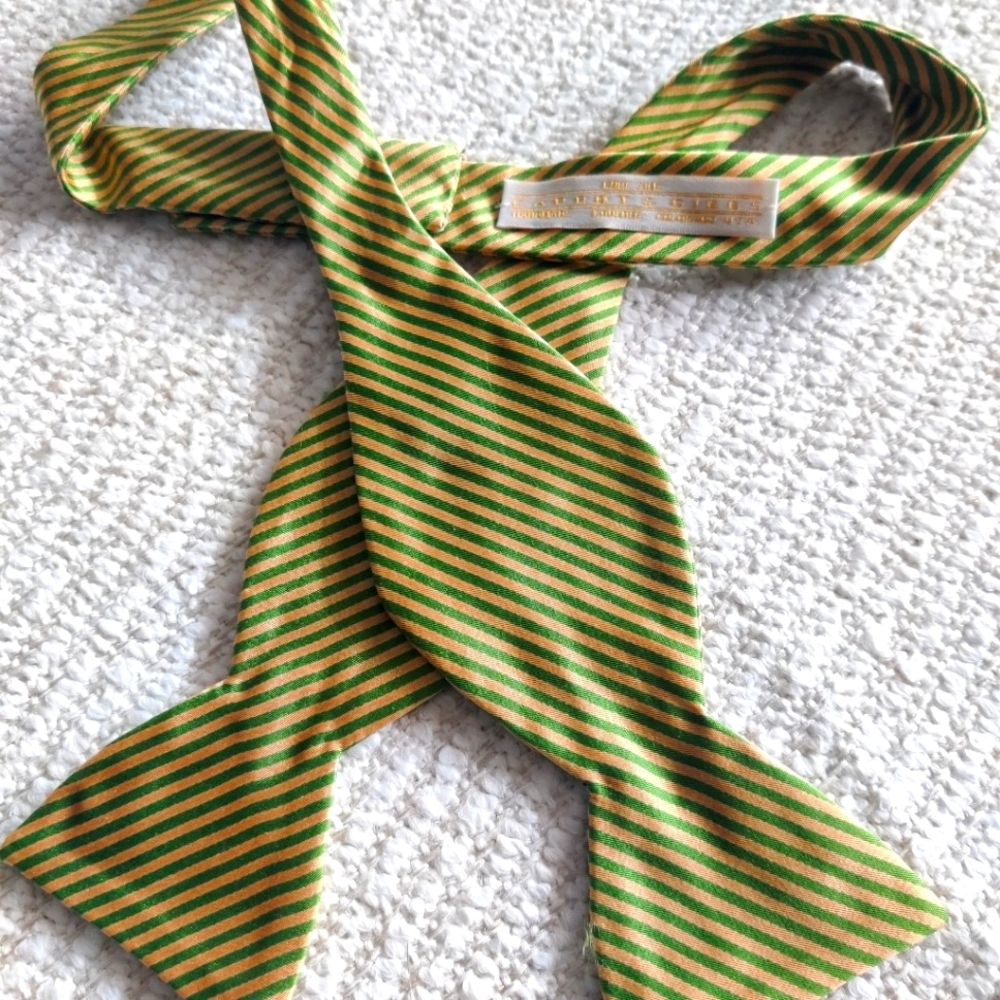 Vintage Carrot & Gibbs pure horizontal striped Silk self- tied Bowtie, size OS